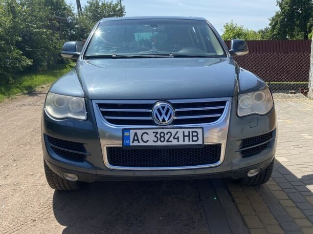 Сірий Фольксваген Туарег, об'ємом двигуна 2.5 л та пробігом 260 тис. км за 10250 $, фото 1 на Automoto.ua