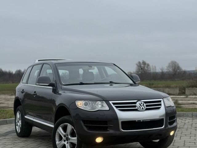 Серый Фольксваген Туарег, объемом двигателя 2.5 л и пробегом 380 тыс. км за 5492 $, фото 1 на Automoto.ua