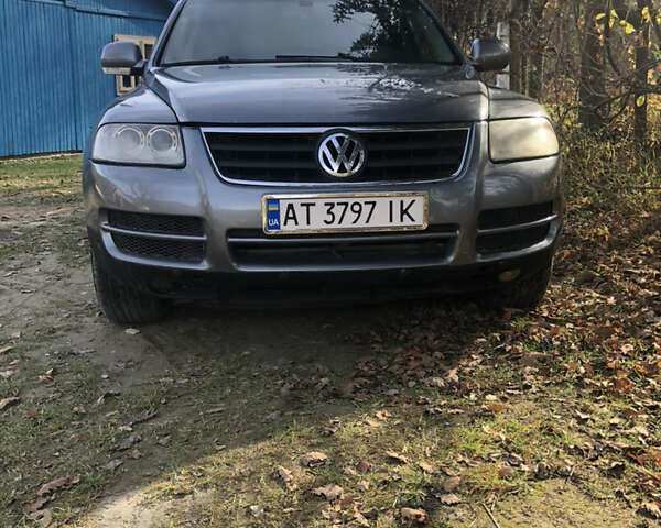 Сірий Фольксваген Туарег, об'ємом двигуна 2.46 л та пробігом 372 тис. км за 5600 $, фото 1 на Automoto.ua