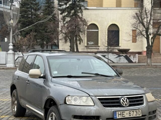 Серый Фольксваген Туарег, объемом двигателя 0 л и пробегом 320 тыс. км за 3000 $, фото 1 на Automoto.ua