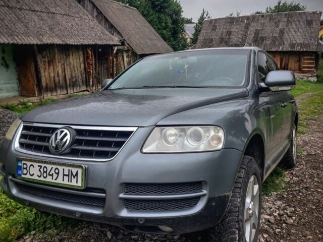Серый Фольксваген Туарег, объемом двигателя 2.5 л и пробегом 240 тыс. км за 7950 $, фото 1 на Automoto.ua