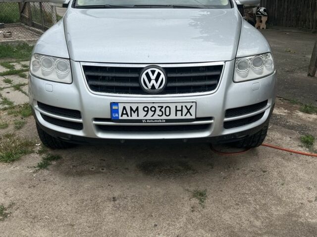 Серый Фольксваген Туарег, объемом двигателя 3 л и пробегом 400 тыс. км за 9000 $, фото 1 на Automoto.ua