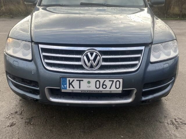 Сірий Фольксваген Туарег, об'ємом двигуна 5 л та пробігом 320 тис. км за 4000 $, фото 1 на Automoto.ua