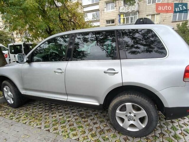 Сірий Фольксваген Туарег, об'ємом двигуна 3.2 л та пробігом 246 тис. км за 8000 $, фото 1 на Automoto.ua