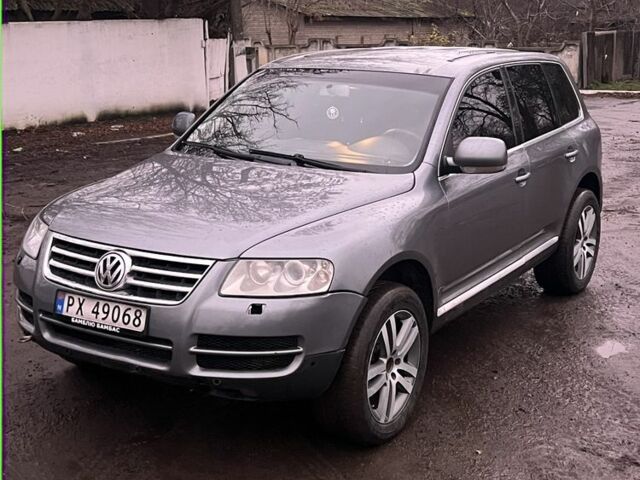 Серый Фольксваген Туарег, объемом двигателя 2.5 л и пробегом 350 тыс. км за 4700 $, фото 1 на Automoto.ua