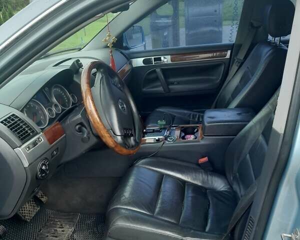 Серый Фольксваген Туарег, объемом двигателя 3.19 л и пробегом 319 тыс. км за 8500 $, фото 1 на Automoto.ua