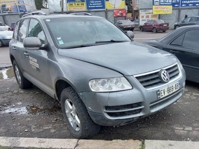 Серый Фольксваген Туарег, объемом двигателя 0 л и пробегом 290 тыс. км за 3000 $, фото 1 на Automoto.ua