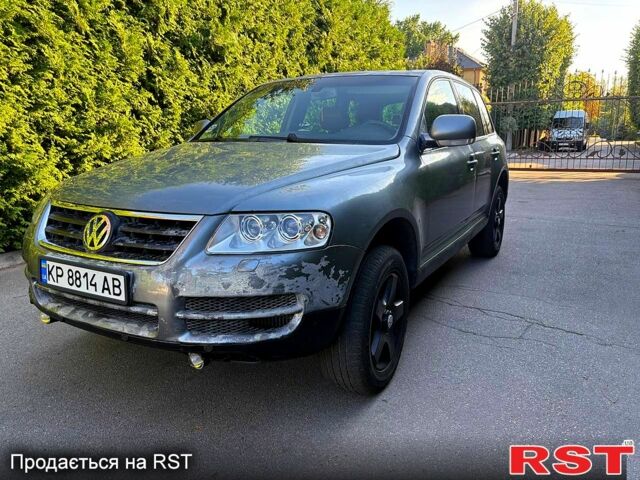 Серый Фольксваген Туарег, объемом двигателя 2.5 л и пробегом 244 тыс. км за 3500 $, фото 1 на Automoto.ua