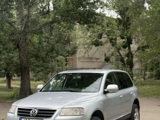 Серый Фольксваген Туарег, объемом двигателя 2 л и пробегом 473 тыс. км за 3700 $, фото 1 на Automoto.ua