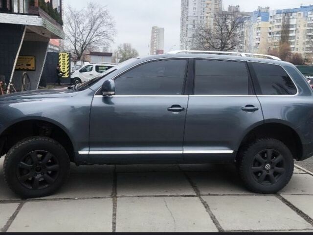 Серый Фольксваген Туарег, объемом двигателя 0 л и пробегом 312 тыс. км за 5900 $, фото 1 на Automoto.ua