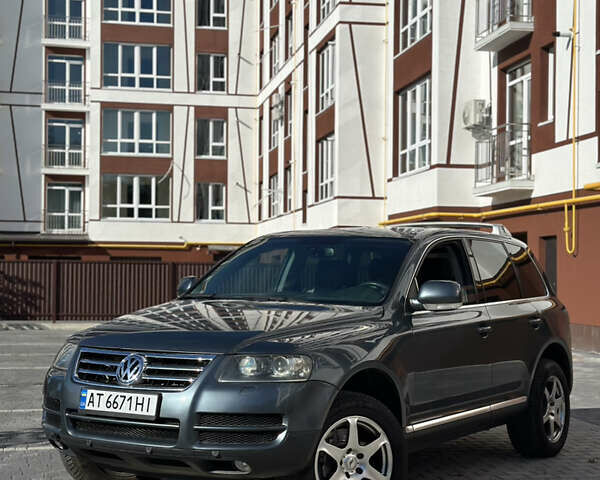 Серый Фольксваген Туарег, объемом двигателя 4.92 л и пробегом 286 тыс. км за 8700 $, фото 1 на Automoto.ua