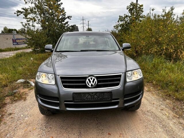 Серый Фольксваген Туарег, объемом двигателя 2.5 л и пробегом 250 тыс. км за 4740 $, фото 1 на Automoto.ua