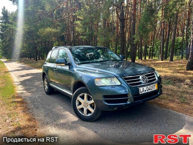 Серый Фольксваген Туарег, объемом двигателя 2.5 л и пробегом 290 тыс. км за 4000 $, фото 1 на Automoto.ua