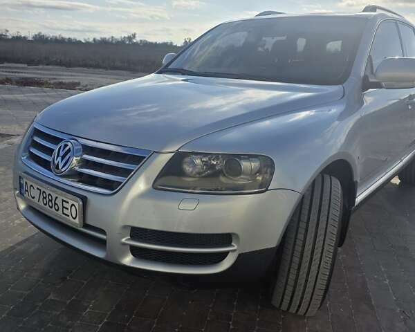 Фольксваген Туарег 2006 у Вилкове на Automoto.ua Сірий Фольксваген Туарег, об'ємом двигуна 2.46 л та пробігом 289 тис. км за 9500 $, фото 1 на Automoto.ua