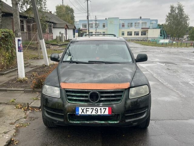 Серый Фольксваген Туарег, объемом двигателя 3 л и пробегом 305 тыс. км за 4500 $, фото 1 на Automoto.ua