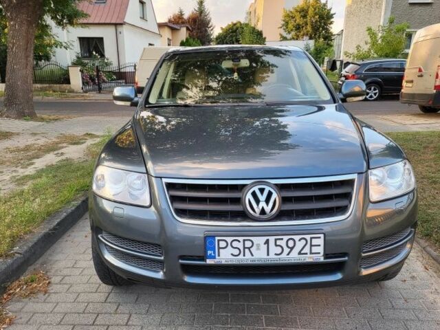 Серый Фольксваген Туарег, объемом двигателя 2.5 л и пробегом 260 тыс. км за 2800 $, фото 1 на Automoto.ua