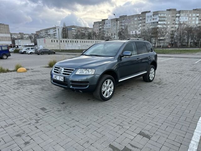 Сірий Фольксваген Туарег, об'ємом двигуна 3 л та пробігом 300 тис. км за 6200 $, фото 1 на Automoto.ua
