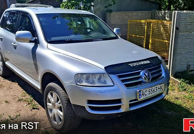 Серый Фольксваген Туарег, объемом двигателя 2.5 л и пробегом 350 тыс. км за 5999 $, фото 1 на Automoto.ua