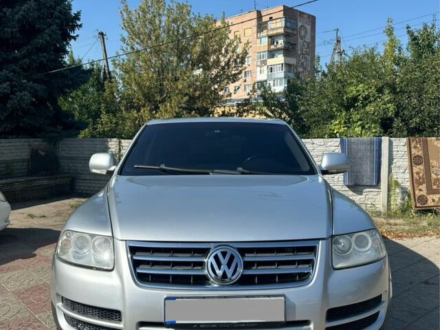 Сірий Фольксваген Туарег, об'ємом двигуна 3 л та пробігом 250 тис. км за 6000 $, фото 1 на Automoto.ua