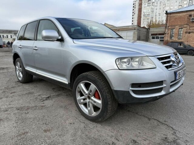 Серый Фольксваген Туарег, объемом двигателя 3 л и пробегом 289 тыс. км за 4000 $, фото 1 на Automoto.ua