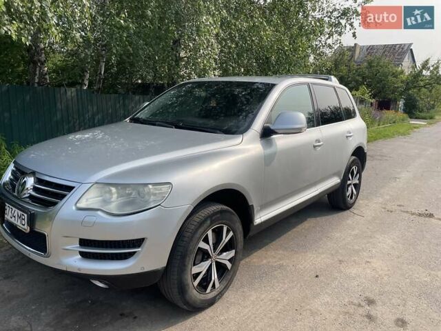 Серый Фольксваген Туарег, объемом двигателя 3 л и пробегом 259 тыс. км за 11500 $, фото 1 на Automoto.ua