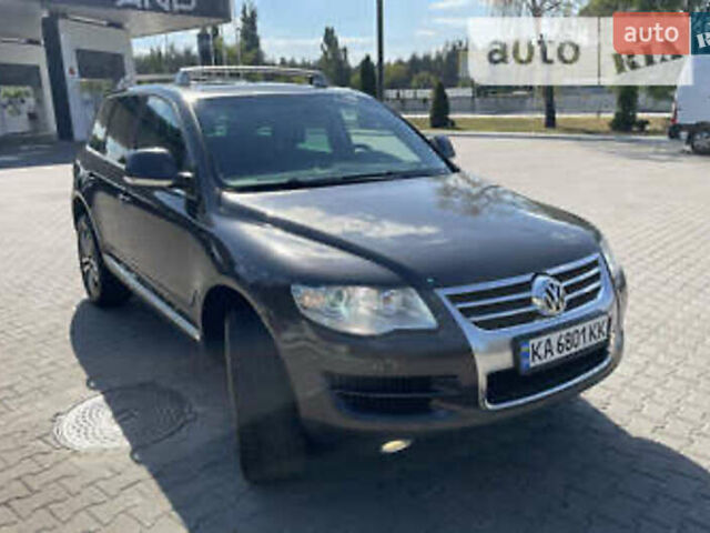 Сірий Фольксваген Туарег, об'ємом двигуна 2.97 л та пробігом 293 тис. км за 11300 $, фото 1 на Automoto.ua