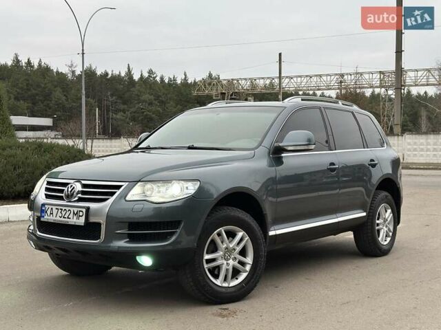 Серый Фольксваген Туарег, объемом двигателя 2.5 л и пробегом 138 тыс. км за 8999 $, фото 1 на Automoto.ua