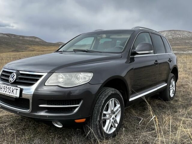 Сірий Фольксваген Туарег, об'ємом двигуна 3.6 л та пробігом 260 тис. км за 9000 $, фото 1 на Automoto.ua