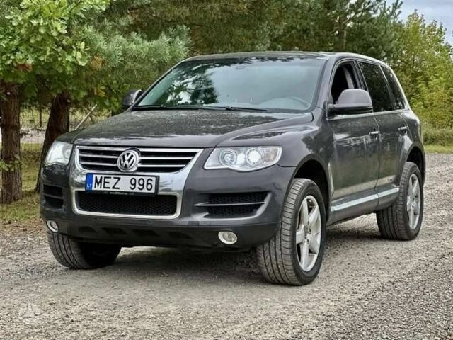 Серый Фольксваген Туарег, объемом двигателя 3 л и пробегом 391 тыс. км за 8115 $, фото 1 на Automoto.ua