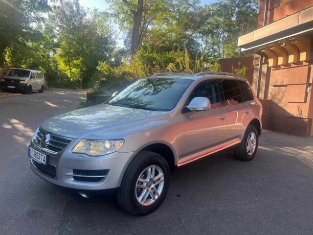 Серый Фольксваген Туарег, объемом двигателя 3 л и пробегом 355 тыс. км за 7808 $, фото 1 на Automoto.ua