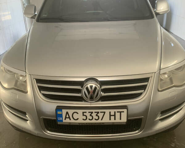 Серый Фольксваген Туарег, объемом двигателя 3.6 л и пробегом 245 тыс. км за 9000 $, фото 1 на Automoto.ua