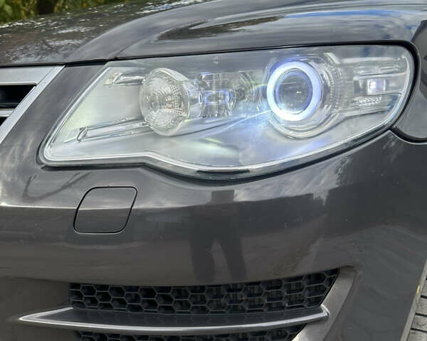 Сірий Фольксваген Туарег, об'ємом двигуна 2.97 л та пробігом 317 тис. км за 14000 $, фото 1 на Automoto.ua