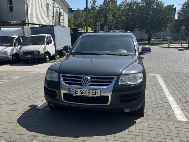 Сірий Фольксваген Туарег, об'ємом двигуна 3 л та пробігом 305 тис. км за 12500 $, фото 1 на Automoto.ua