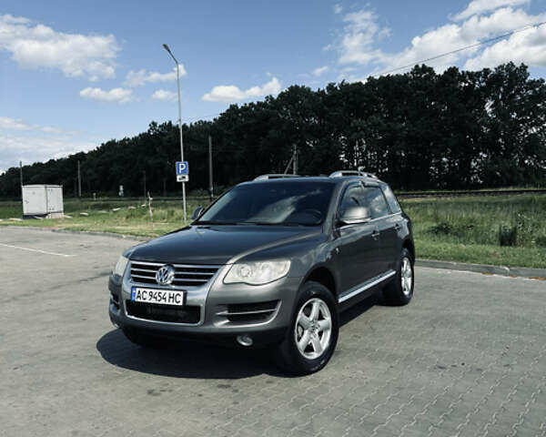 Сірий Фольксваген Туарег, об'ємом двигуна 3 л та пробігом 281 тис. км за 11999 $, фото 1 на Automoto.ua