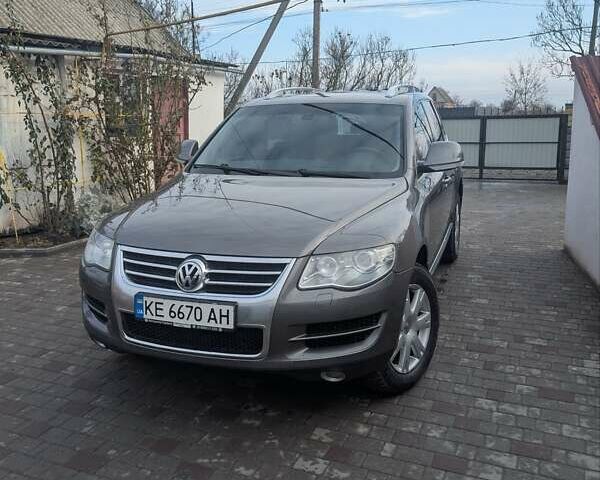 Серый Фольксваген Туарег, объемом двигателя 3 л и пробегом 264 тыс. км за 11700 $, фото 1 на Automoto.ua
