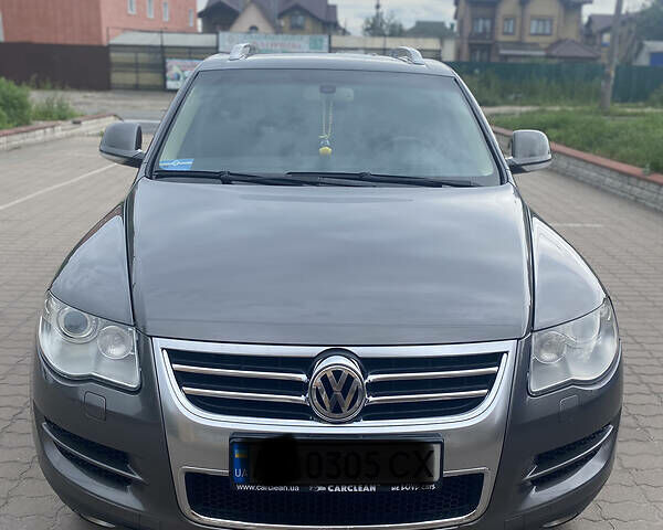 Сірий Фольксваген Туарег, об'ємом двигуна 3 л та пробігом 350 тис. км за 11999 $, фото 1 на Automoto.ua