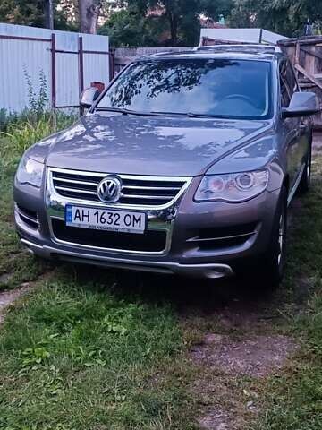 Серый Фольксваген Туарег, объемом двигателя 3 л и пробегом 93 тыс. км за 15000 $, фото 1 на Automoto.ua