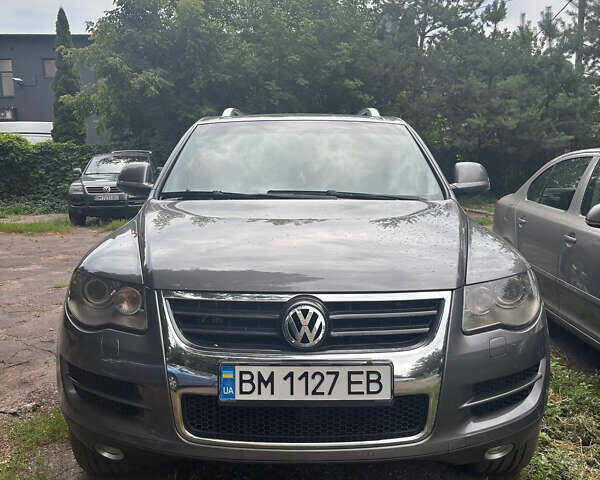 Серый Фольксваген Туарег, объемом двигателя 3 л и пробегом 332 тыс. км за 11600 $, фото 1 на Automoto.ua