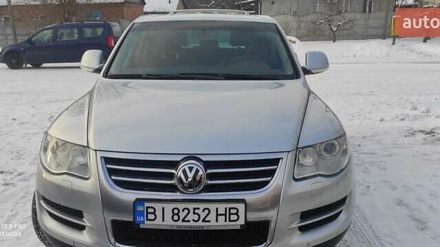 Серый Фольксваген Туарег, объемом двигателя 3 л и пробегом 226 тыс. км за 16000 $, фото 1 на Automoto.ua