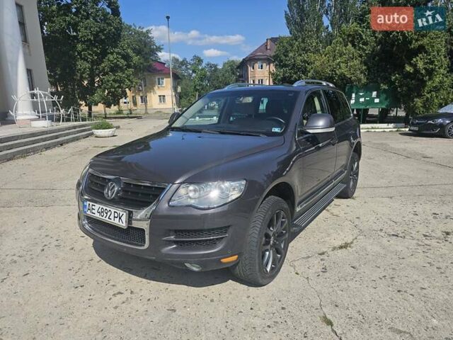 Серый Фольксваген Туарег, объемом двигателя 3 л и пробегом 187 тыс. км за 15500 $, фото 1 на Automoto.ua