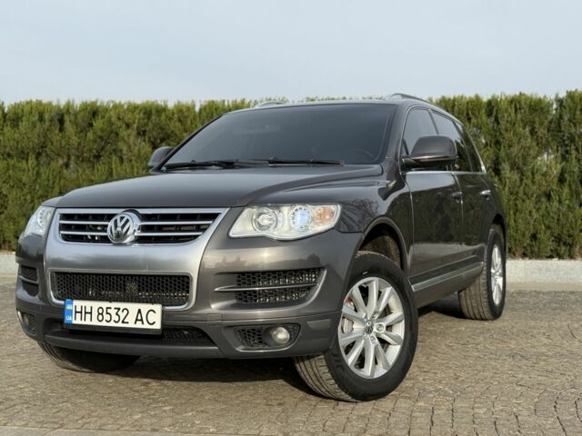 Серый Фольксваген Туарег, объемом двигателя 3 л и пробегом 157 тыс. км за 11500 $, фото 1 на Automoto.ua