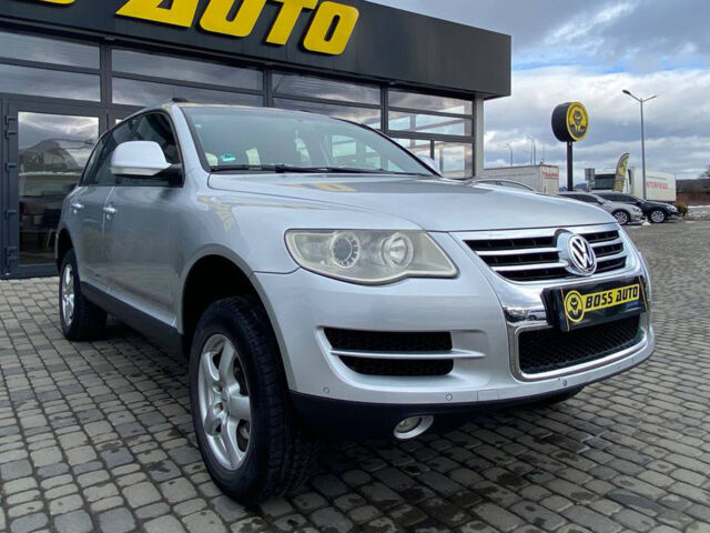 Серый Фольксваген Туарег, объемом двигателя 2.5 л и пробегом 277 тыс. км за 10500 $, фото 1 на Automoto.ua