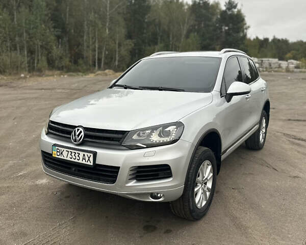 Сірий Фольксваген Туарег, об'ємом двигуна 2.97 л та пробігом 200 тис. км за 15500 $, фото 1 на Automoto.ua