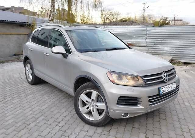 Серый Фольксваген Туарег, объемом двигателя 3 л и пробегом 259 тыс. км за 17000 $, фото 1 на Automoto.ua