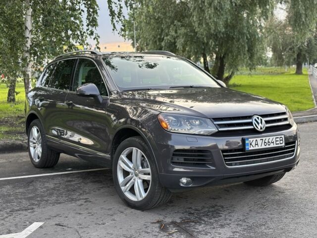 Сірий Фольксваген Туарег, об'ємом двигуна 3 л та пробігом 222 тис. км за 17000 $, фото 1 на Automoto.ua