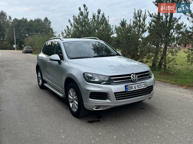 Серый Фольксваген Туарег, объемом двигателя 2.97 л и пробегом 360 тыс. км за 15300 $, фото 1 на Automoto.ua