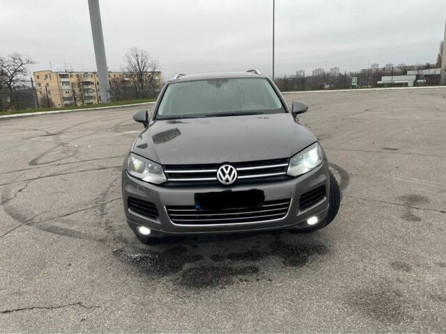 Серый Фольксваген Туарег, объемом двигателя 3.6 л и пробегом 249 тыс. км за 12700 $, фото 1 на Automoto.ua