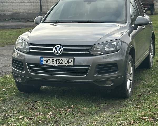 Серый Фольксваген Туарег, объемом двигателя 2.97 л и пробегом 228 тыс. км за 18700 $, фото 1 на Automoto.ua