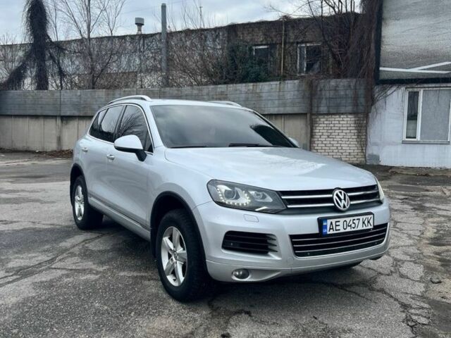 Серый Фольксваген Туарег, объемом двигателя 3 л и пробегом 290 тыс. км за 17999 $, фото 1 на Automoto.ua