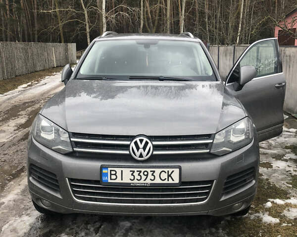 Серый Фольксваген Туарег, объемом двигателя 2.97 л и пробегом 270 тыс. км за 20000 $, фото 1 на Automoto.ua